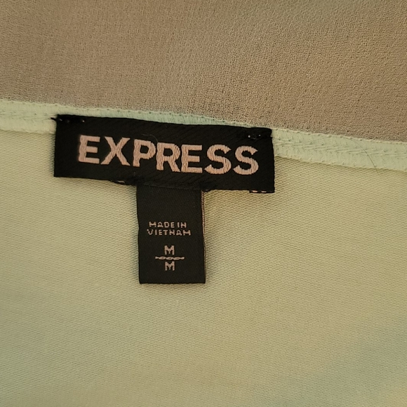 Express Blouse wirh Shear Cutout - Picture 5 of 6